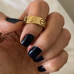 Fashion Love ring. Size 6